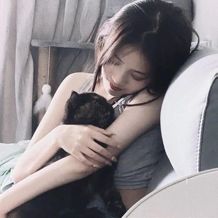 我们喝的水里 封面